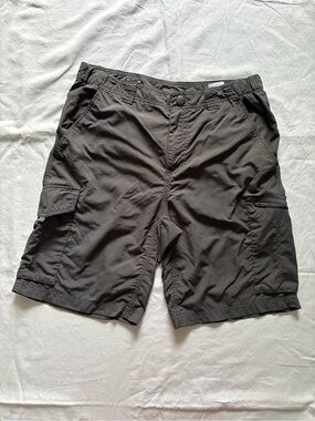 Columbia Omni-Shade Shorts Mens M 32W 10 L Gray Cargo Outdoor Lightweight Hike
